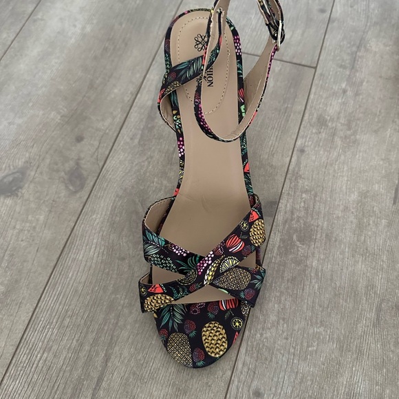 Gorgeous Pineapple Fruits Wedge Cork Strappy Open Toe Black Sandals Heels size 9 - Picture 12 of 16